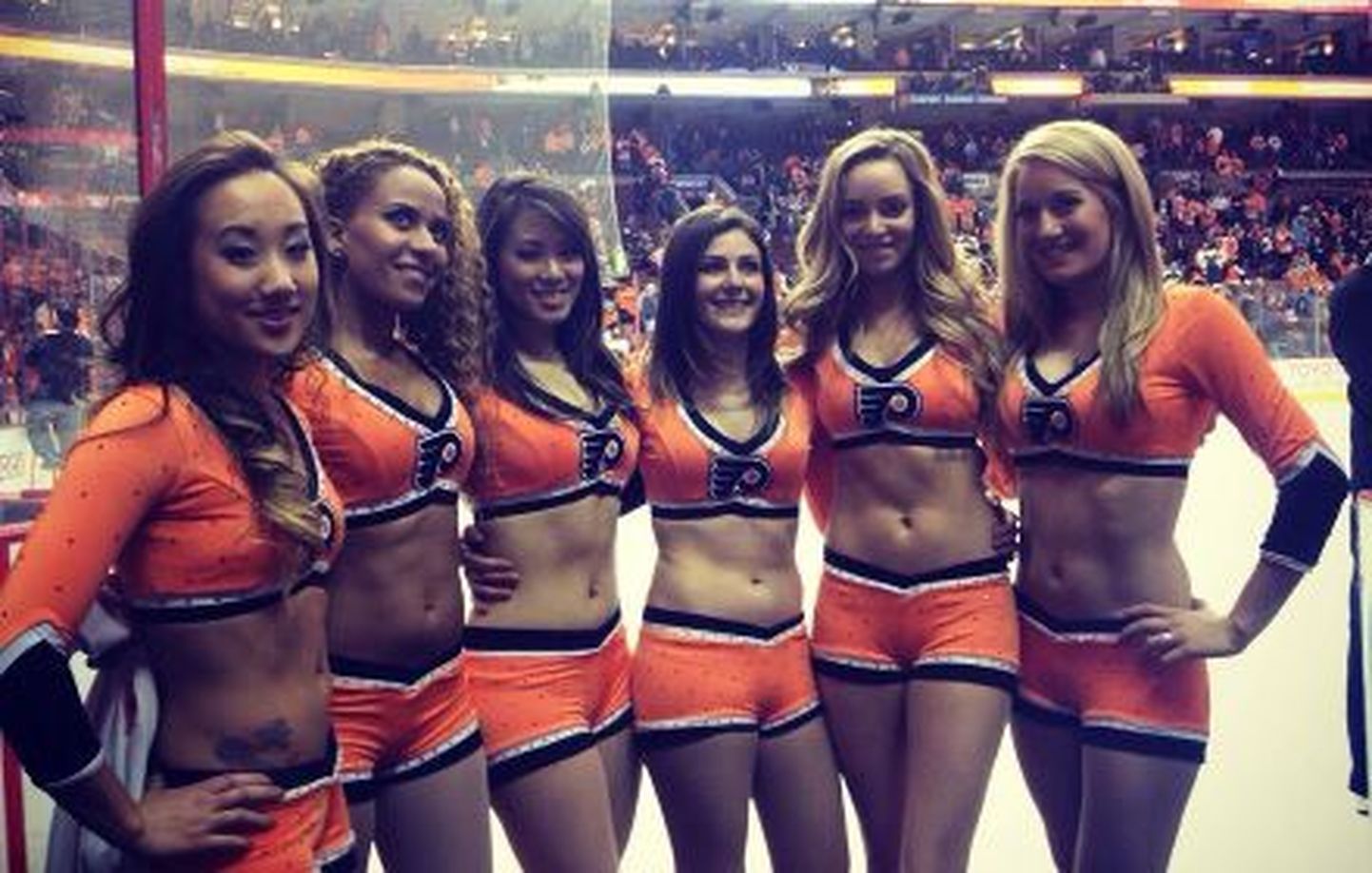 Philadelphia Flyersi jäätüdrukud.
