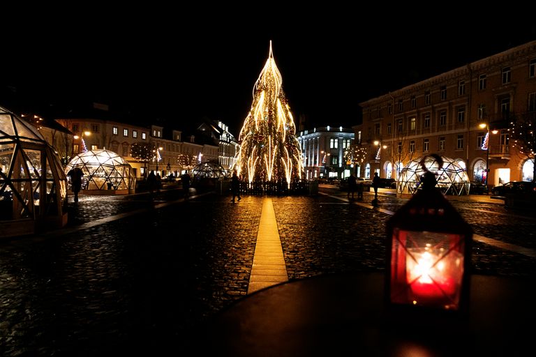 Рождественская ярмарка на Ратушной площади в Вильнюсе, 2019 год.