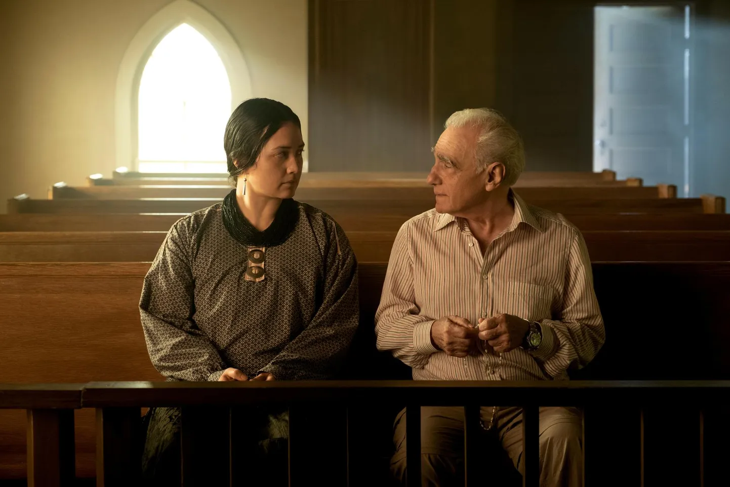 Lily Gladstone ja Martin Scorsese «Lillekuu tapjate» võtetel.