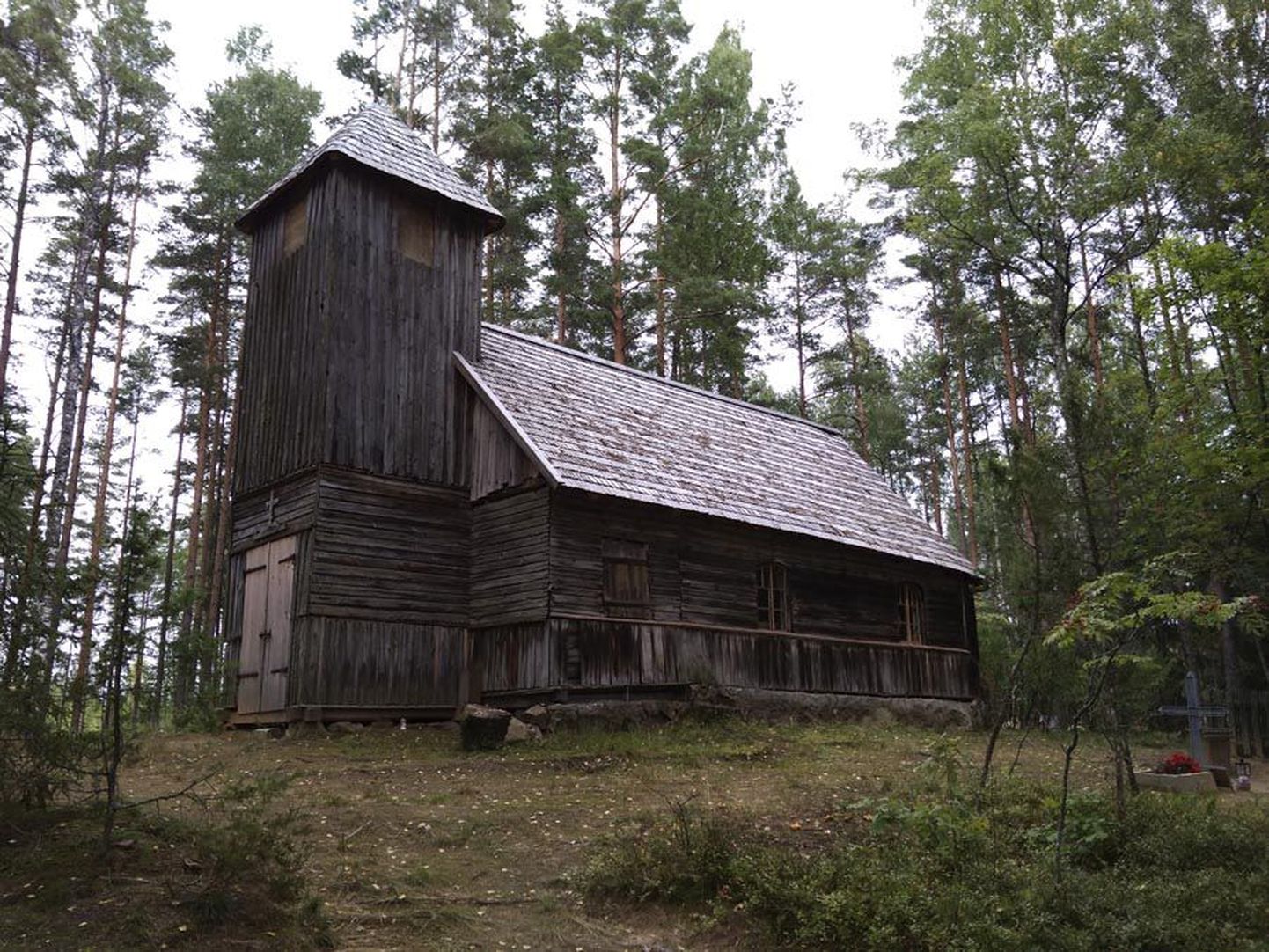 Puutlipalu, mis peidab pisikest pühakoda, varjas omal ajal ka metsavendi, kes hukkusid Eesti 101 olulisema lahingu hulka arvatud punkrilahingus 1953. aastal.