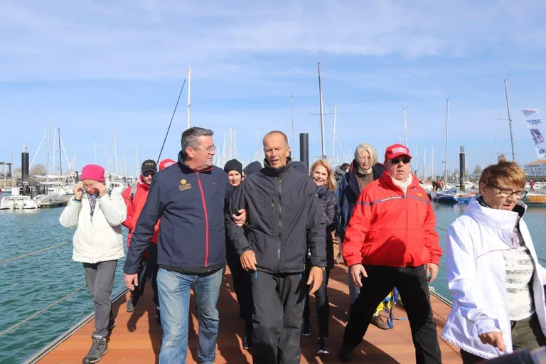 Les Sables d'Olonne linnapea Yannick Moreau ja Uku Randmaa pärast eestlase finišeerimist 10. märtsil 2019