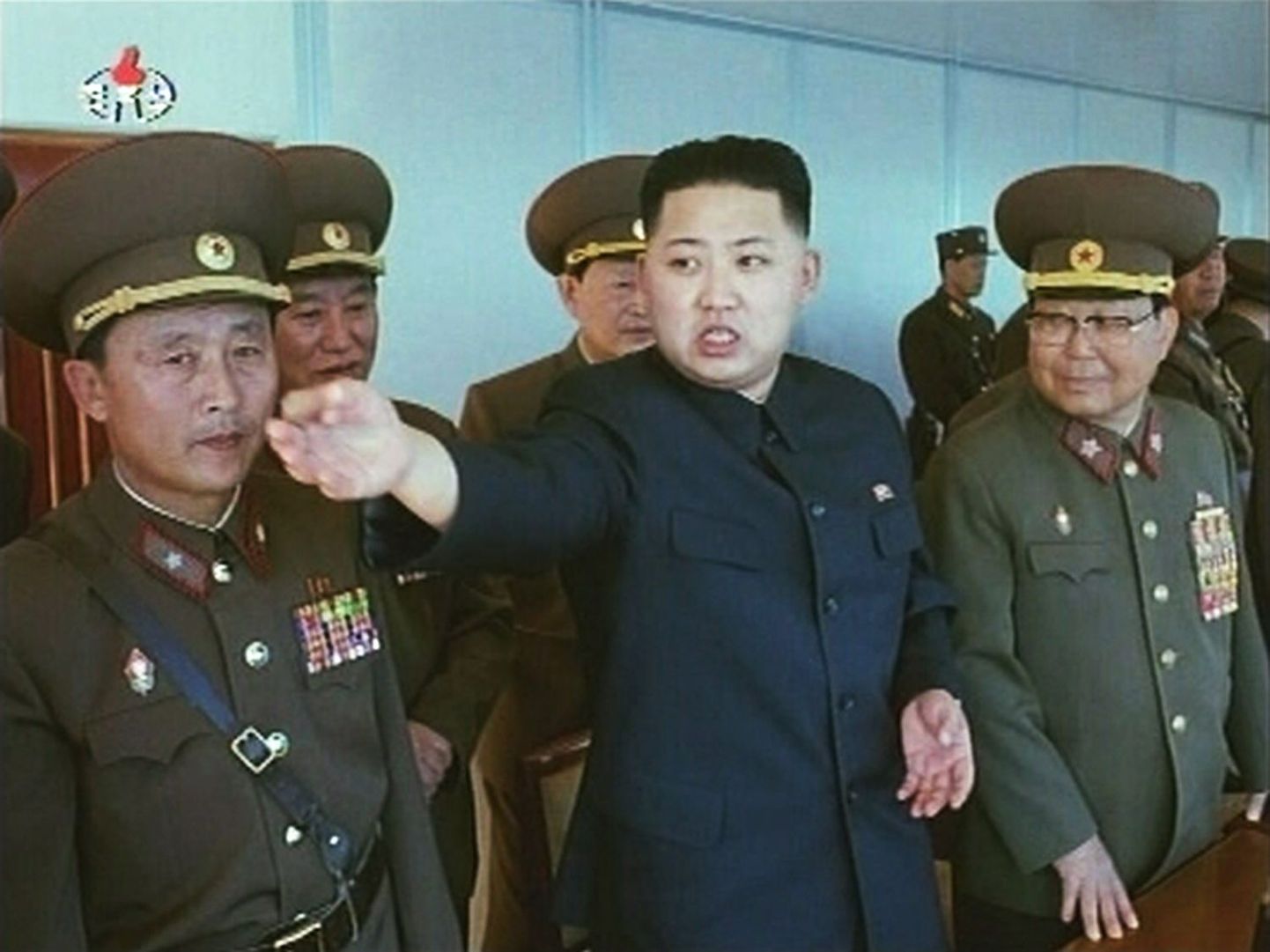 Sõduritest ümbritsetud Põhja-Korea liider Kim Jong-un selle aasta jaanuaris kõnet pidamas.