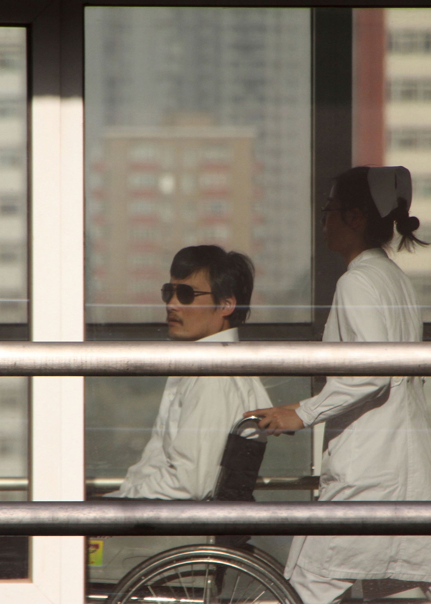 Hiina aktivist Chen Guangcheng toimetati täna USA saatkonnast Pekingi haiglasse.