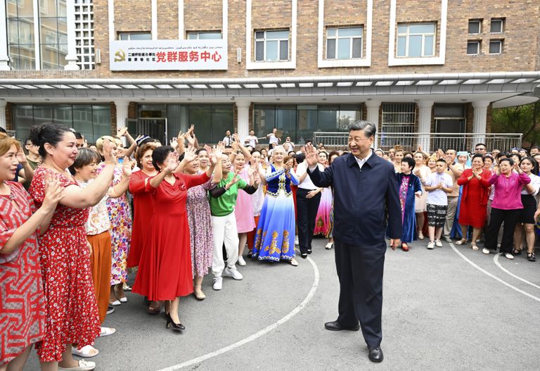 На встречах с жителями в ходе поездок по Китаю Си Цзиньпин неоднократно упоминал, что модернизация в китайском стиле нацелена на всеобщую зажиточность.