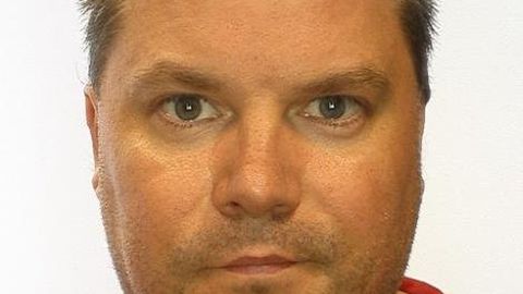 Vai pazīsti šo vīrieti? Aicina atsaukties personas, kuras ir cietušas no viņa darbībām