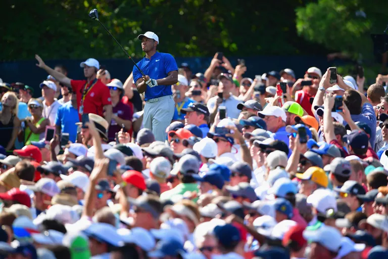 2018. aasta august, US PGA turniir Bellerive'is. Kõik on jälle nii nagu enne. Üks mees lööb kepiga väikest palli ja sajad vaatavad hinge kinni pidades pealt.