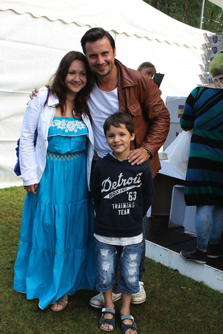 Andris Bulis ar sieviņu Ilzi un dēliņu Markusu 2012. gada vasaras mūzikas festivālā "Positivus" 