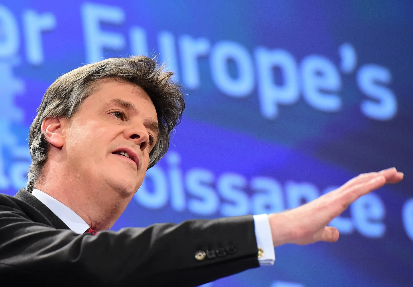 Jonathan Hill, Euroopa finantsstabiilsuse, finantsteenuste ja kapitalituru volinik.