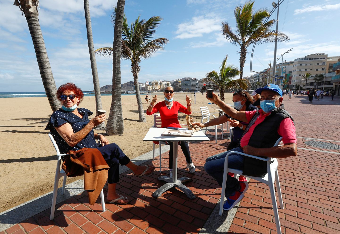 Vabaõhukohvik Hispaanias Cran Canarial Las Canterases. Hispaani plaanib turistid riiki lubada juuni lõpul