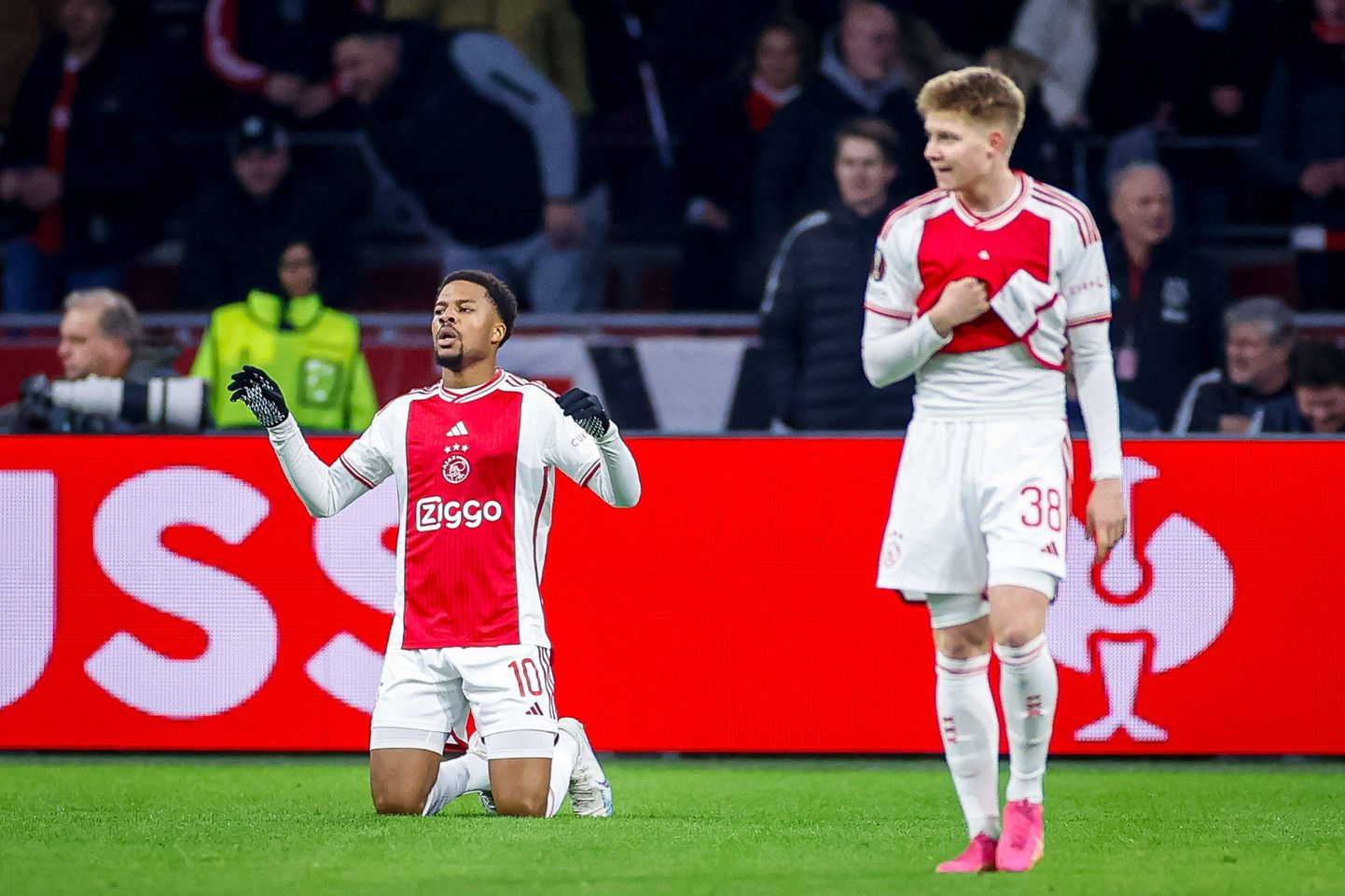 Amsterdami Ajax lülitati karikasarjas konkurentsist.