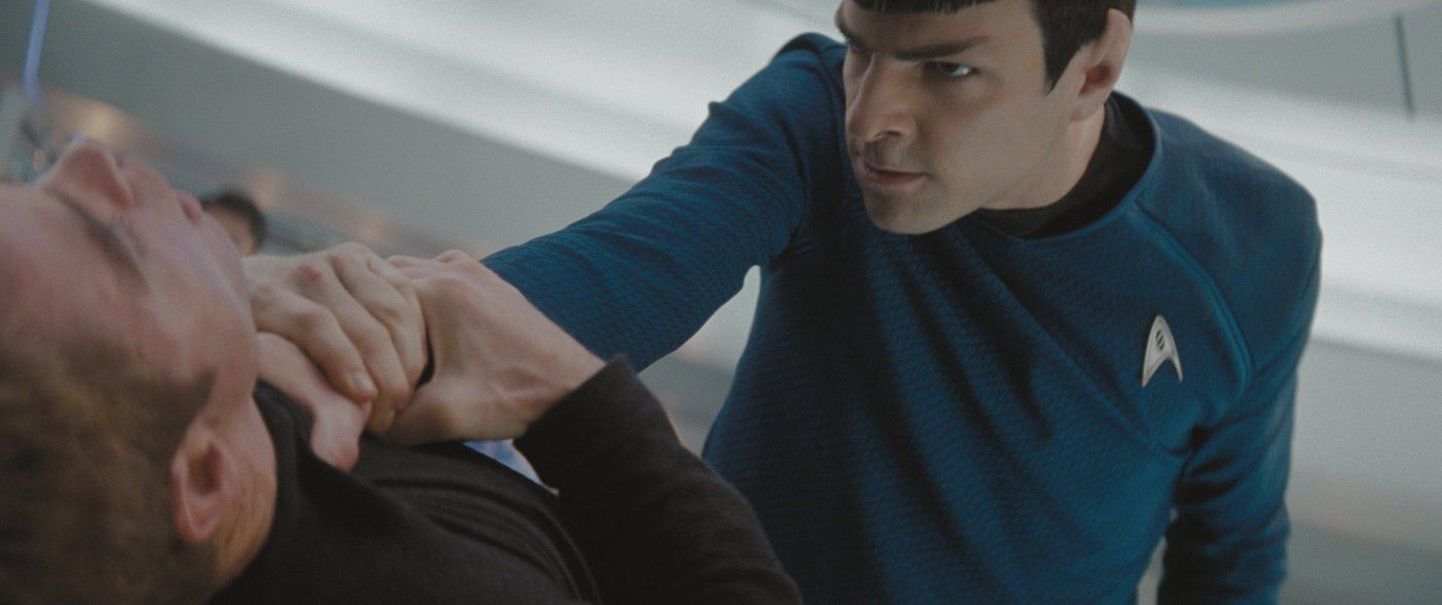 Spock (Zachary Quinto) aktsioonis, ohvriks James T. Kirk (Chris Pine).
