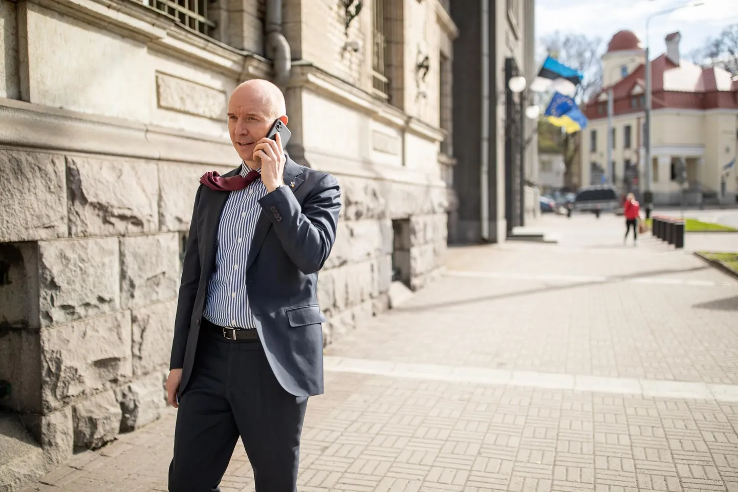 Eesti Panga presidendi Madis Mülleri sõnul läks sideäris konkurents tihedamaks, kui operaatori vahetamine tehti lihtsamaks. Panganduses saaks samuti hindu allapoole tuua. FOTO: Eero Vabamägi