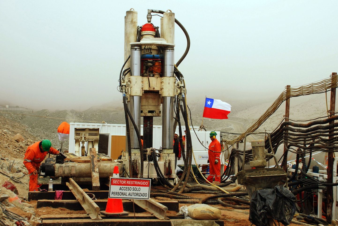 Tšiili kaevurite päästmiseks paigaldatud trellpuur.