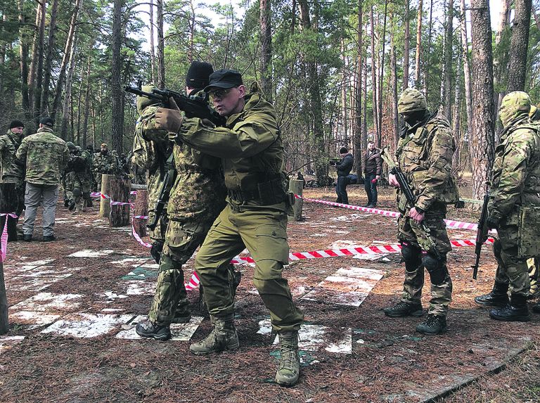 Занятия бойцов территориальной обороны Киева.