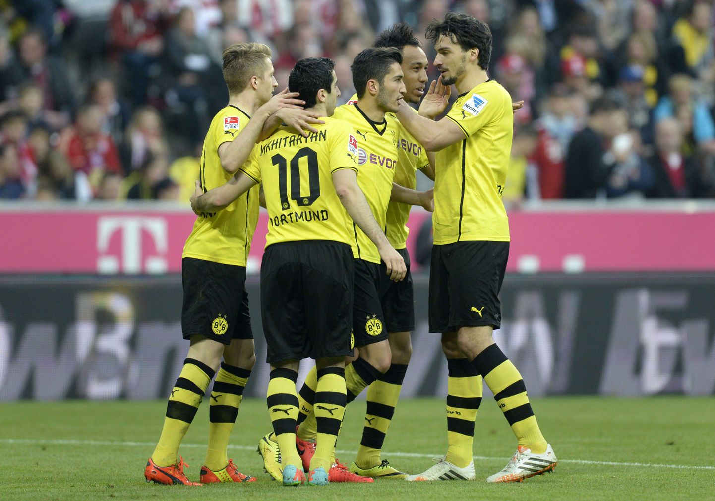 Dortmundi Borussia mängijad rõõmustamas värava üle.