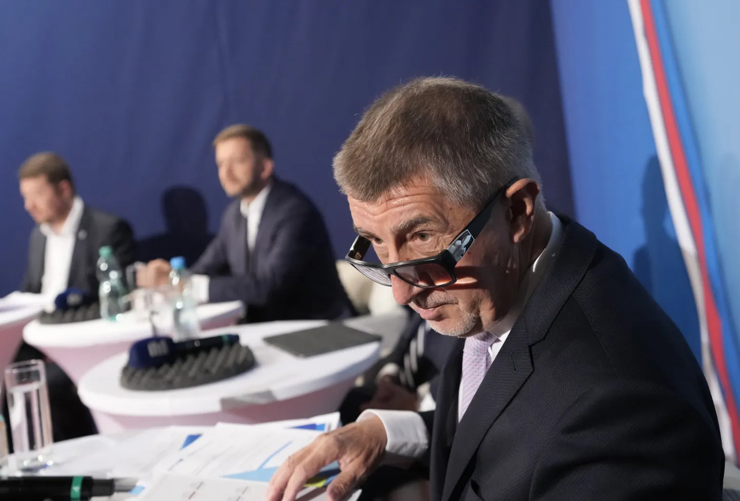 Esiplaanil Tšehhi peaminister ja valitseva ANO erakonna juht Andrej Babiš.