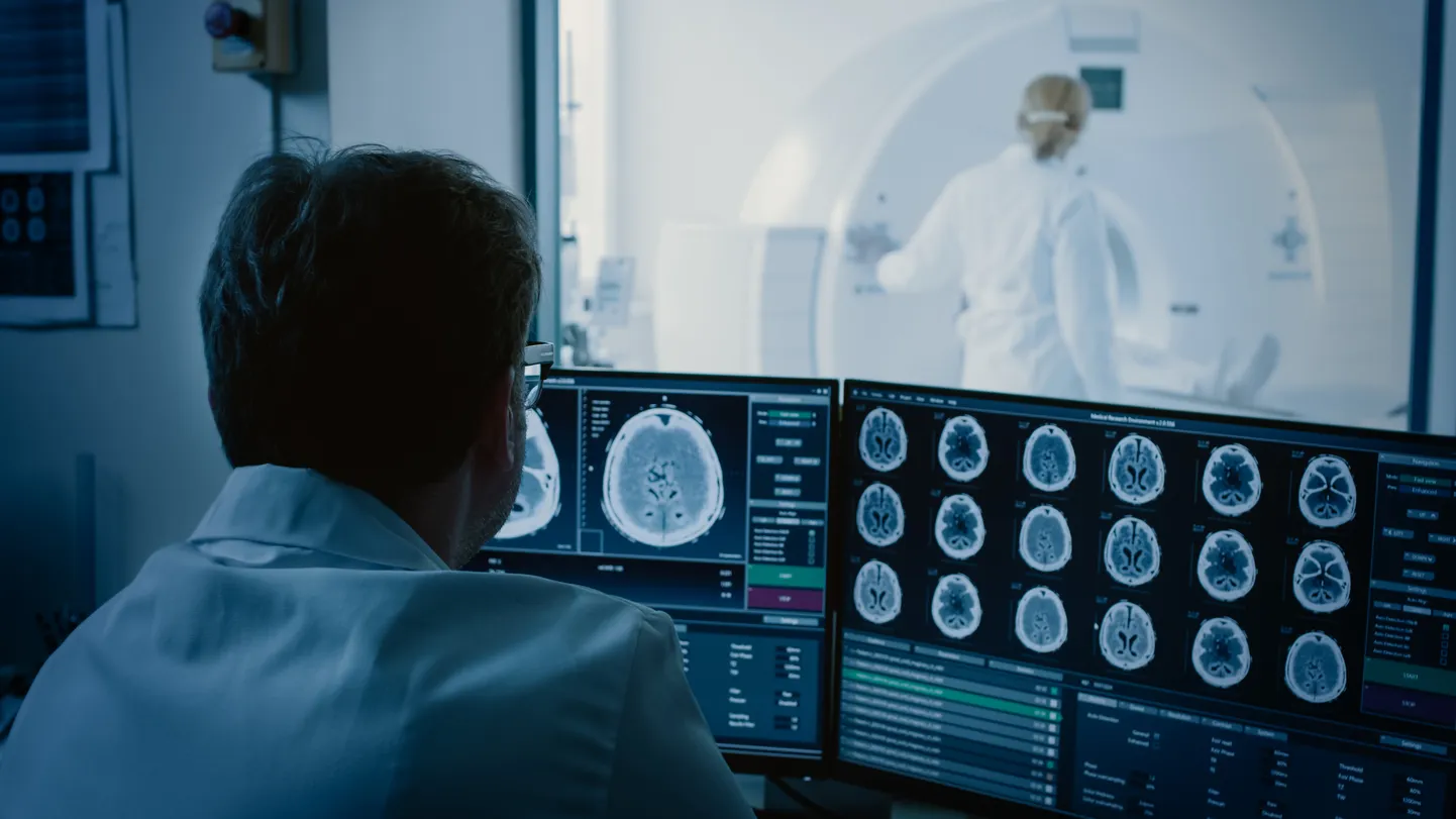 Arstid märkasid senitundmatut moodustist, kui uurisid eesnäärmevähki põdevaid haigeid täiustatud kompuutertomograafiga. Uuringu eel süstiti vereringesse radioaktiivset glükoosi, mis võimaldas kasvajaid paremini eristada. Nüüd nähti haigete ninaneelu tagaosas midagi täiesti uut, mis varem ei olnud esile tulnud.