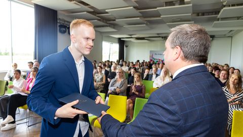 GALERII ⟩ Teadmistega silma paistnud noored kogunesid Sõmerul