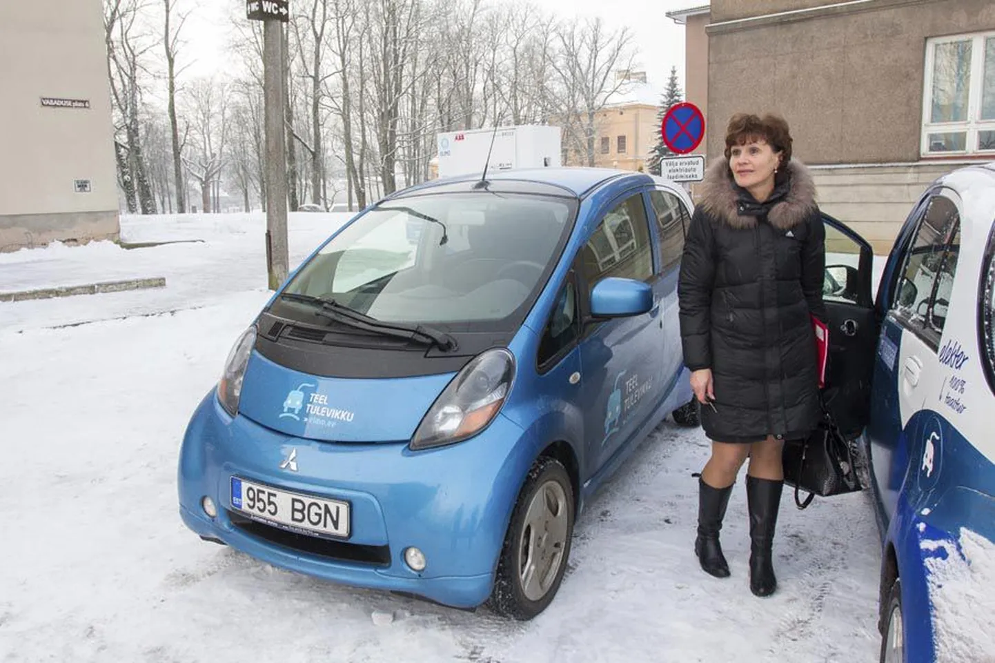Eile elektriautoga Viljandisse sõitnud Halliste valla sotsiaalhooldustöö spetsialist Monika Erreline ütles, et enne teekonna algust oli ta auto akut jõudnud laadida mõne tunni ja elektroonikaseade näitas aku laetuseks 72 protsenti. Kui ta umbes 30-kilomeetrise sõidu järel Viljandisse Vabaduse platsile jõudis, lubas auto, et suudaks sõita veel 4 kilomeetrit.
