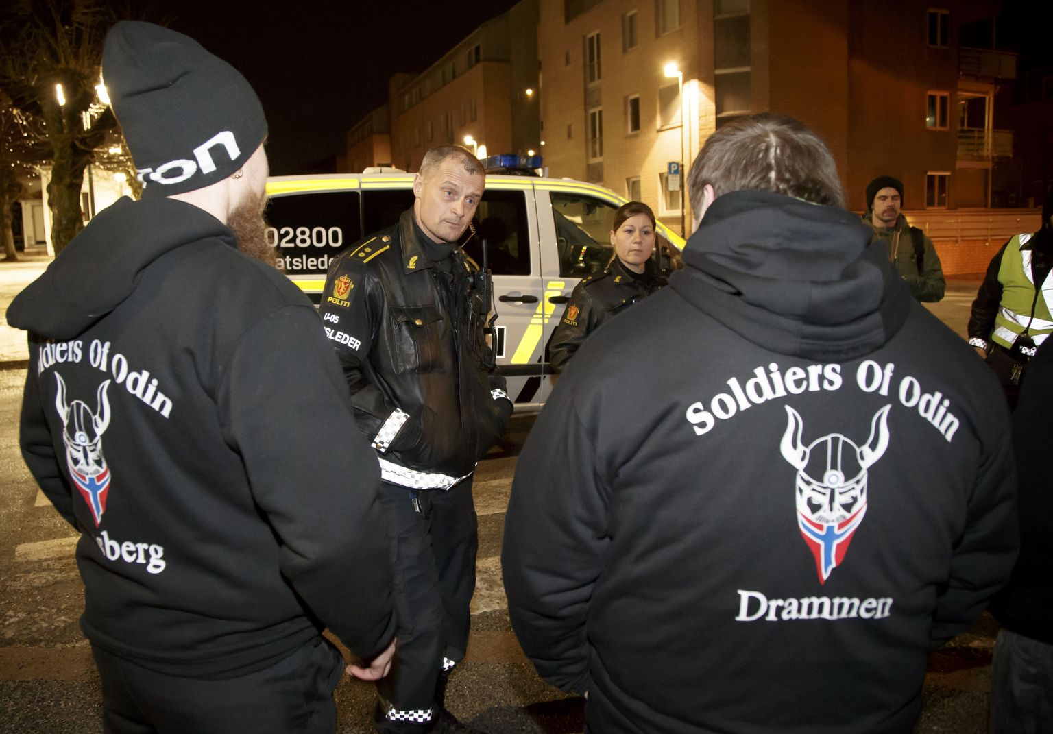 Norra Odini sõdalased rääkimas politseiga
