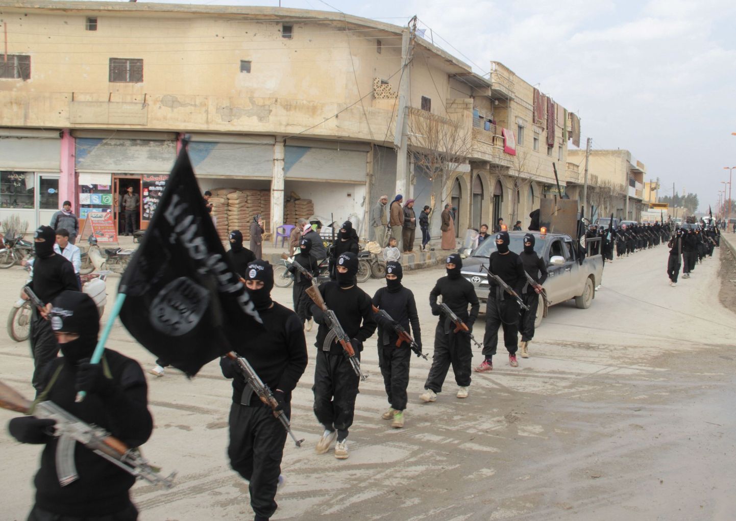 Islamiriigi võitlejad mullu jaanuaris Raqqa linnas.