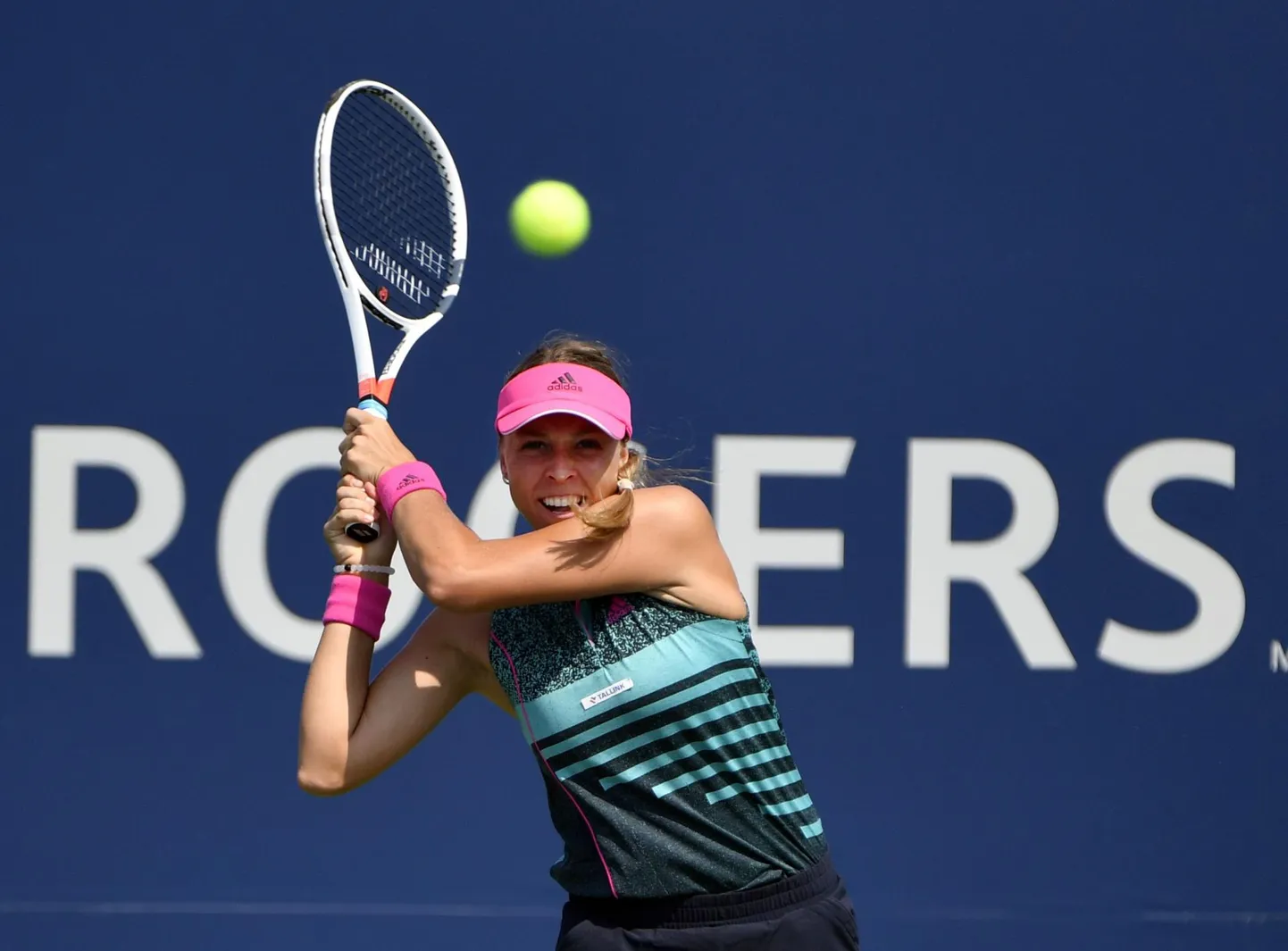 Anett Kontaveit kaotas Rogers Cupi avaringis esimese seti, ent võitis kaks järgmist.