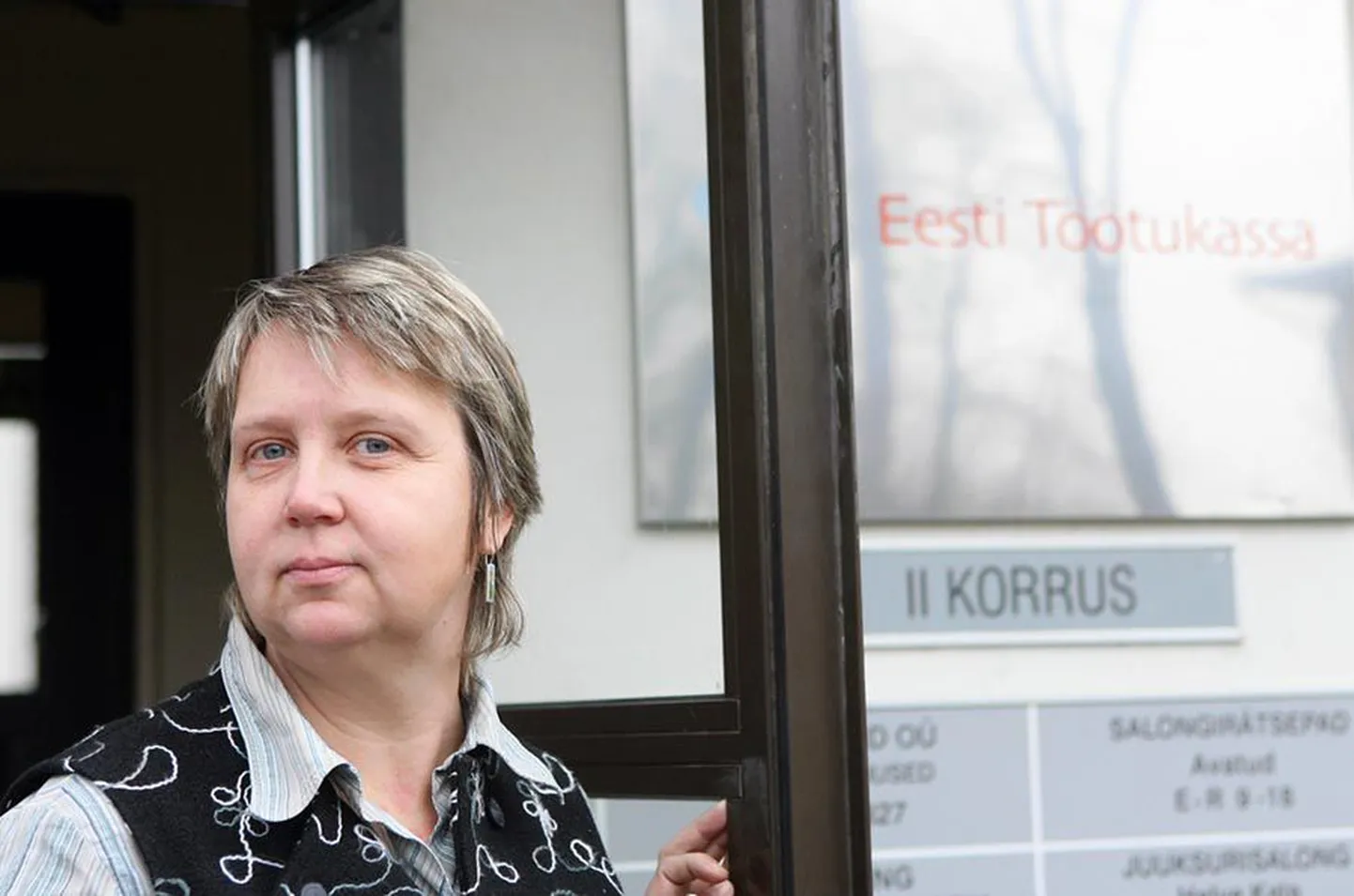 Töötukassa Viljandimaa osakonna juhi Merit Laane sõnul on töötutel väga tähtis büroos kohal käia, sest kodust välja tulek muudab inimese aktiivseks.