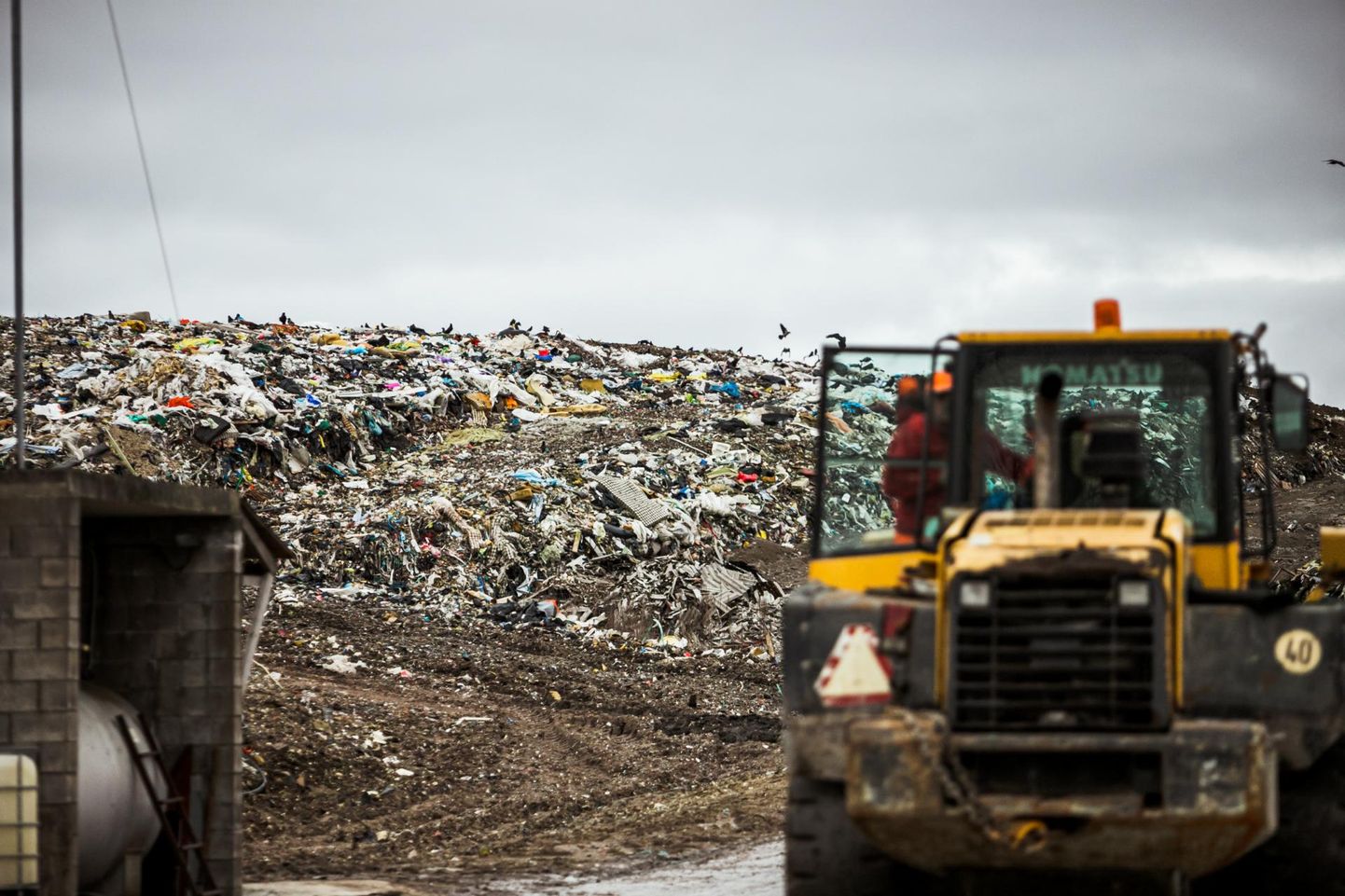 Praegu kehtiv Paikre kompleksluba ei näe ette võimalust rajada prügilasse jäätmetest vahekihte ja nimetada seda taaskasutamiseks.