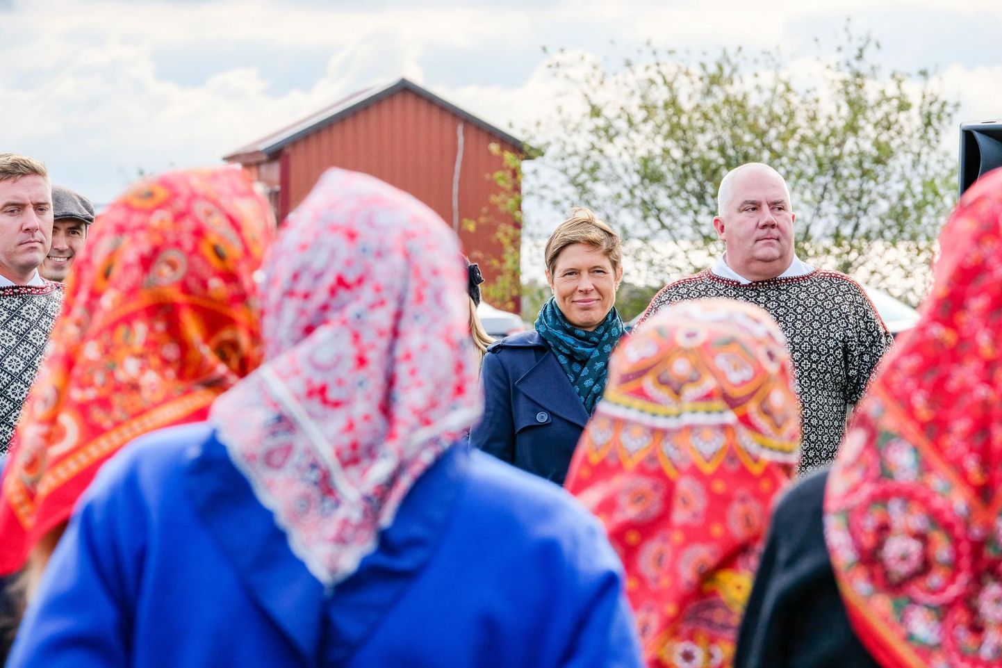 Kersti Kaljulaid, Kihnu vallavanem Ingvar Saare (vasakul) ja vallavoli­kogu esimees Paal Põlluste esmaspäeval Suaru sadama avamisel.