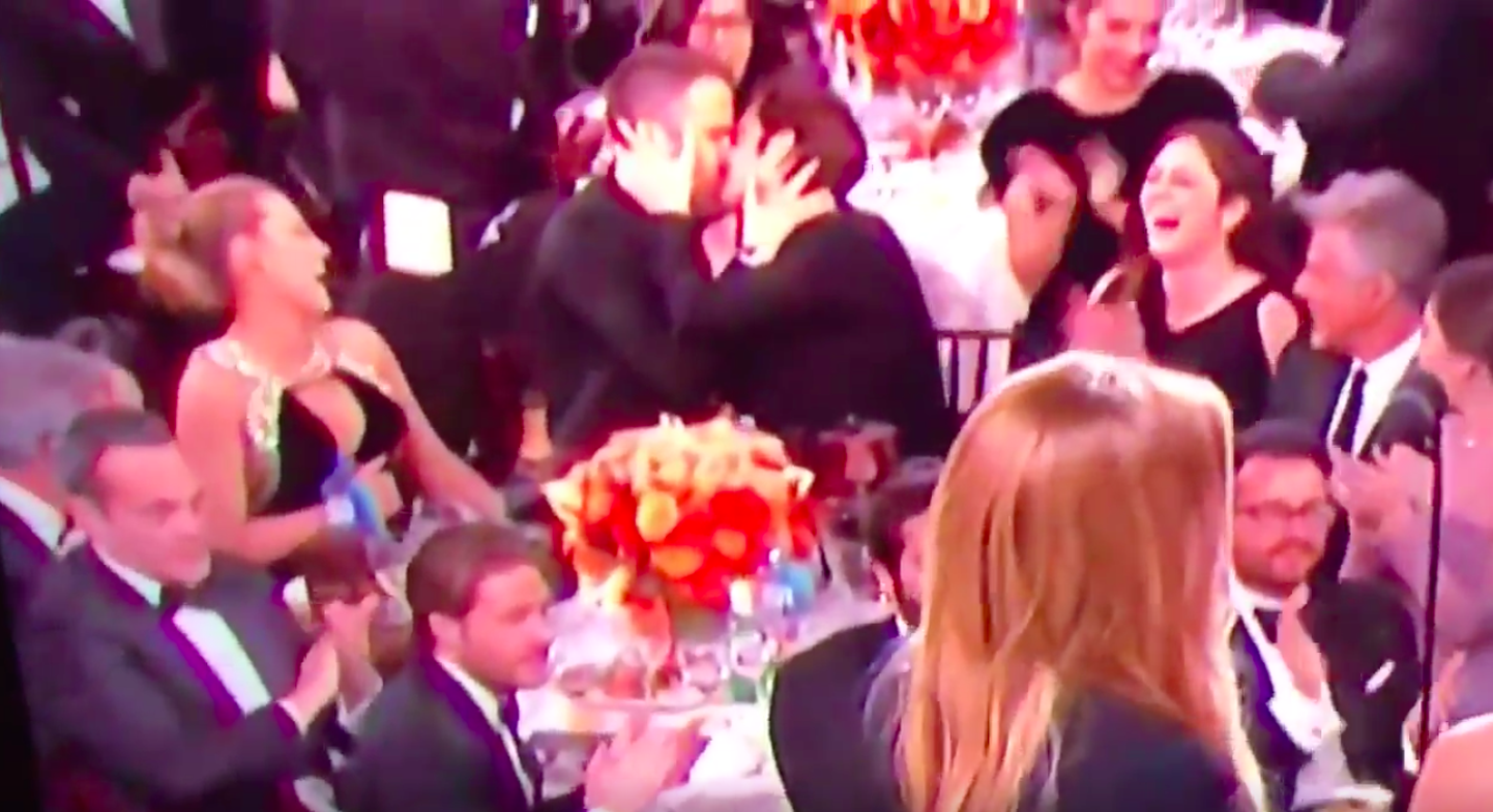 Ryan Reynolds ja Andrew Garfield tähistasid Goslingu võitu suudlusega