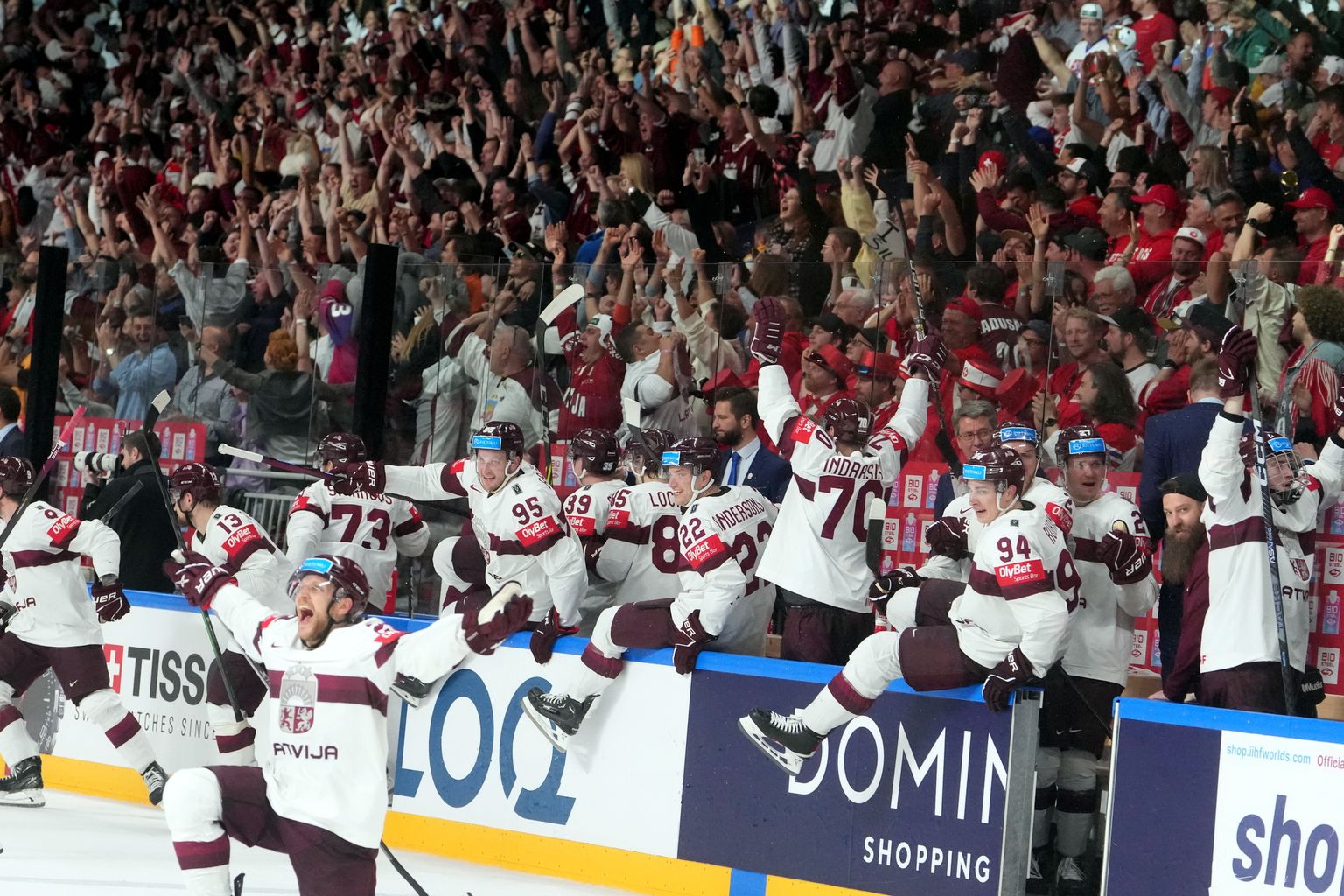 Latvijas hokejisti un fani