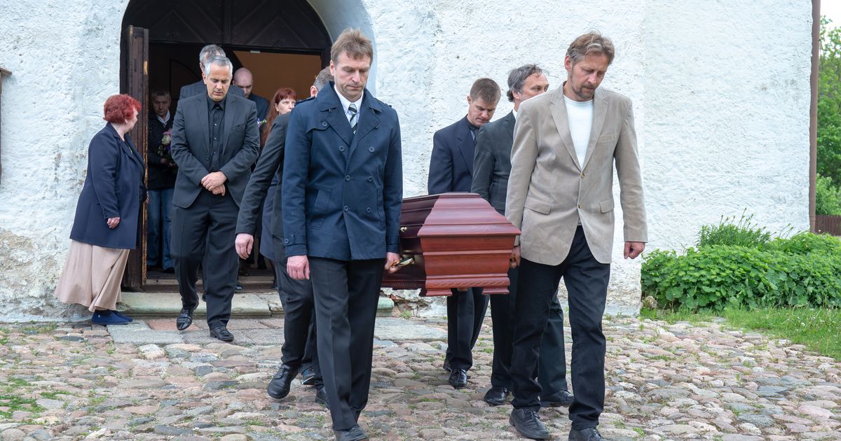 Viljandi Jaani kirikust saadeti viimsele teele kirjanik Nikolai Baturin