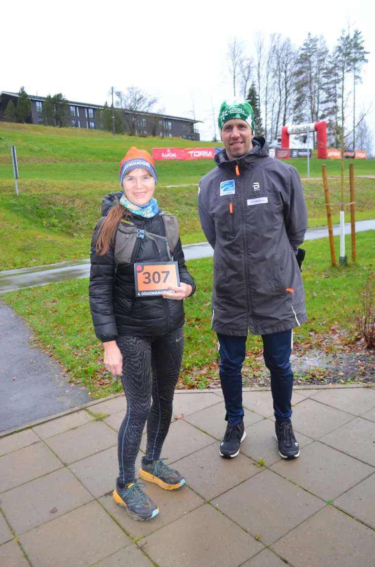 Suusahullude ööjooksu korraldustiimis oli ka ekssuusataja Vahur Teppan. Temagi osales 14 kilomeetri jooksul. Põlvamaalt pärit Ulvi Londile oli see juba 158. maraton.