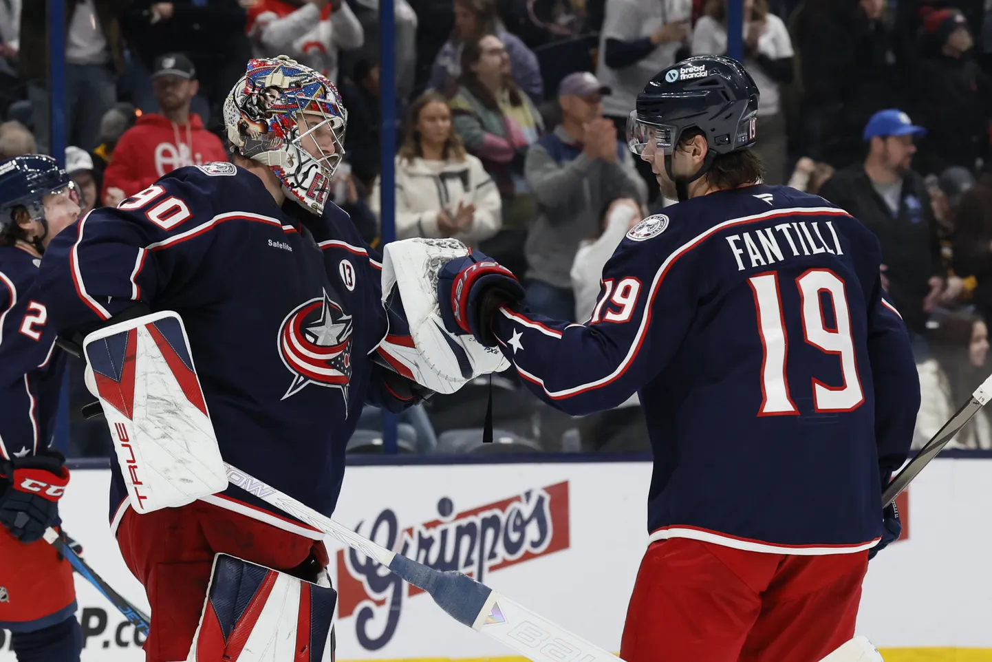 Elvis Merzļikins un Adams Fantili Kolumbusas "Blue Jackets" rindās.
