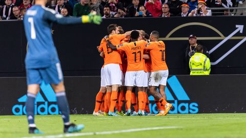 Holland alistas põnevuslahingus Saksamaa