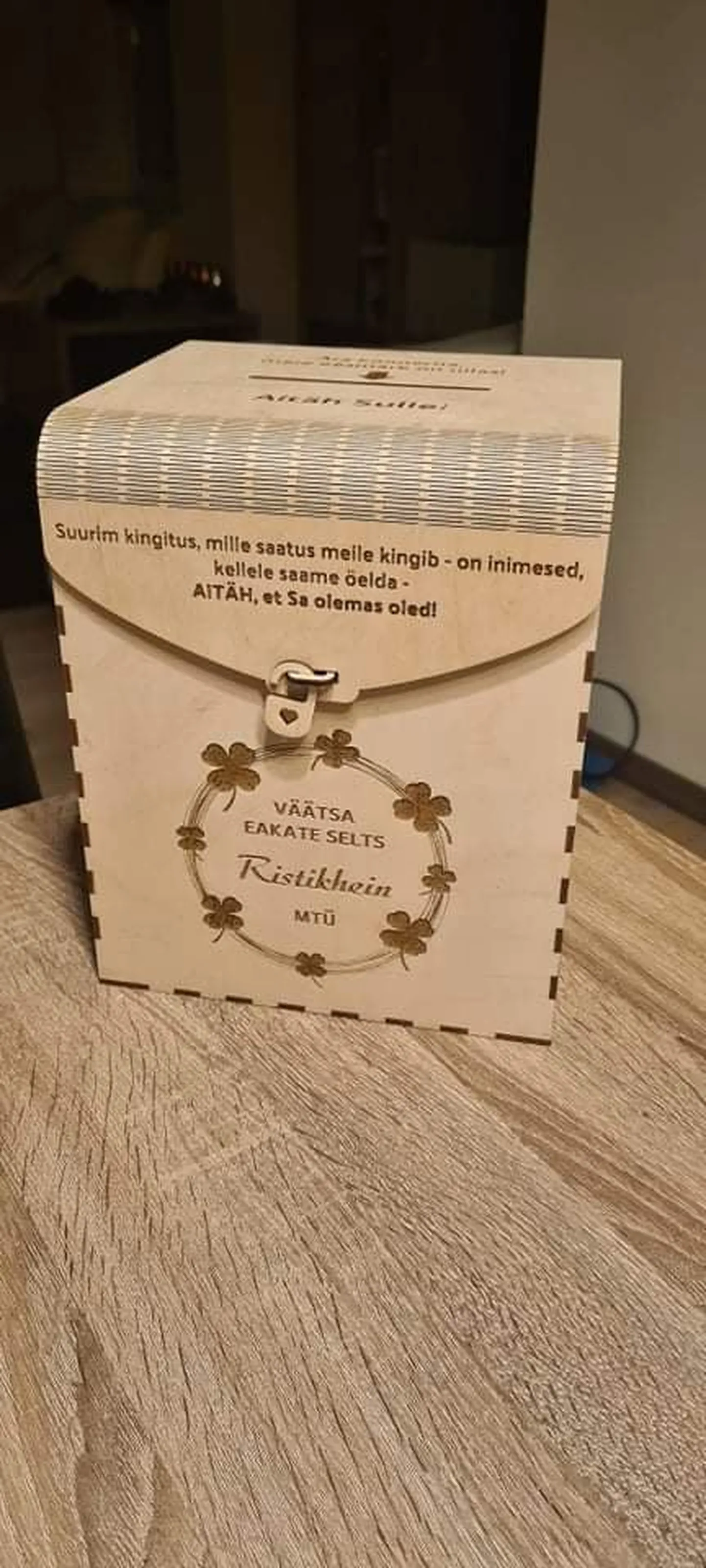 Annetuskasti sobivad hästi paberist rahatähed, aga ega keegi ütle ära ka müntides annetatud abist.