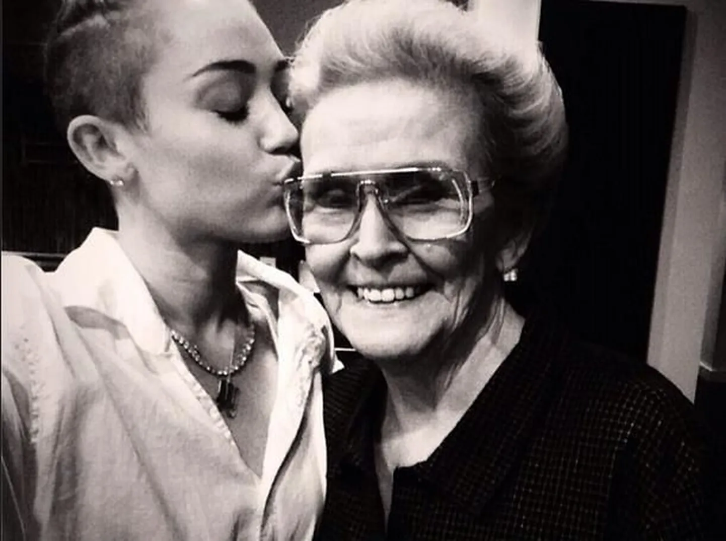 Mikey Cyrus koos vanaemaga