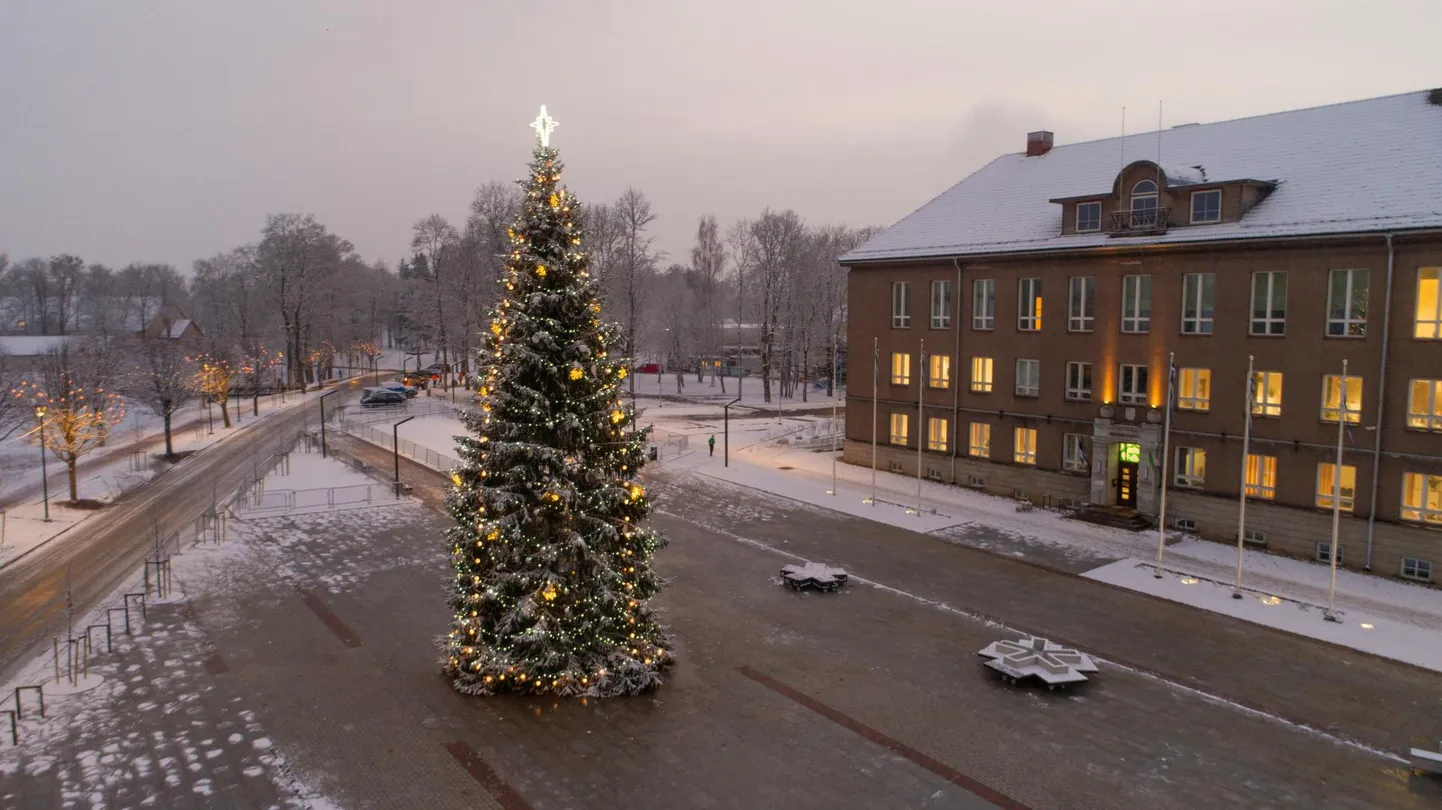 Viljandi jõulupuu 2020. aastal.