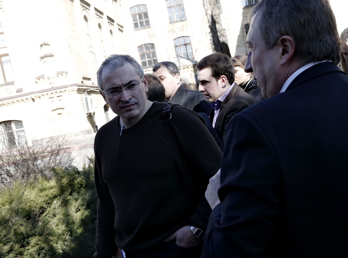 Mihhail Hodorkovski (vasakul) vestleb Kiievi Polütehnilise Instituudi rektori Mihhail Zgurovskiga. Foto on tehtud 10.märtsil Kiievis.