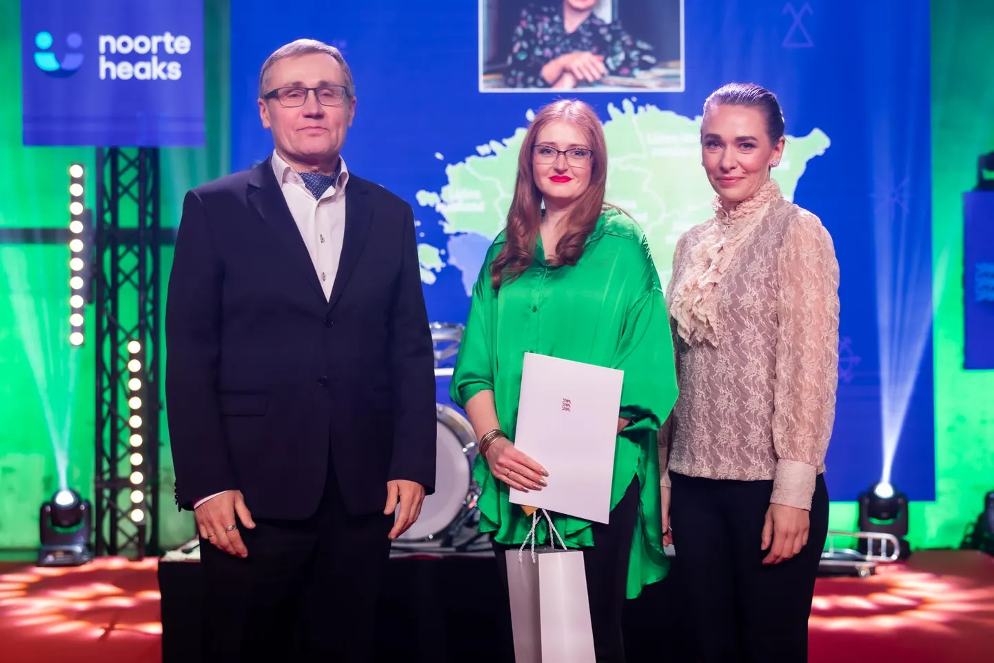 Annely Reile (keskel) on 23 aastat panustanud nii kohalikul, riiklikul kui rahvusvahelisel tasandil noortevaldkonda.