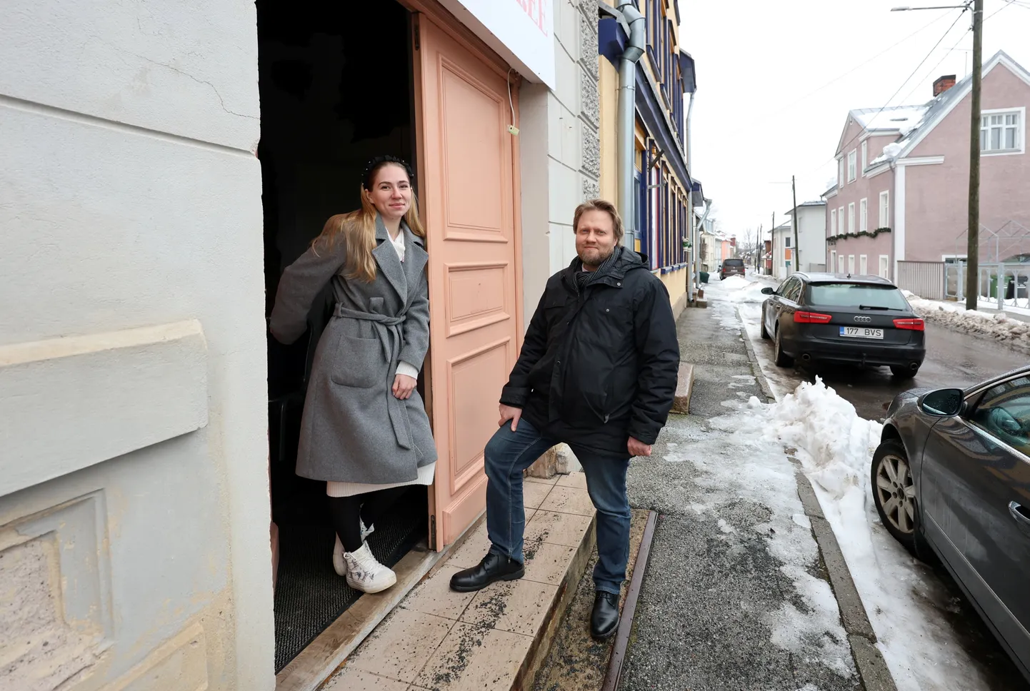 Praegu seisavad Tähtvere 4 maja esimese korruse osa ruume tühjalt. Omanik Enni Vaarmann ja Tartu hoiu-laenuühistu juhatuse esimees Andro Roos loodavad seal aga tuleval kuul kogukonnakohviku avada.