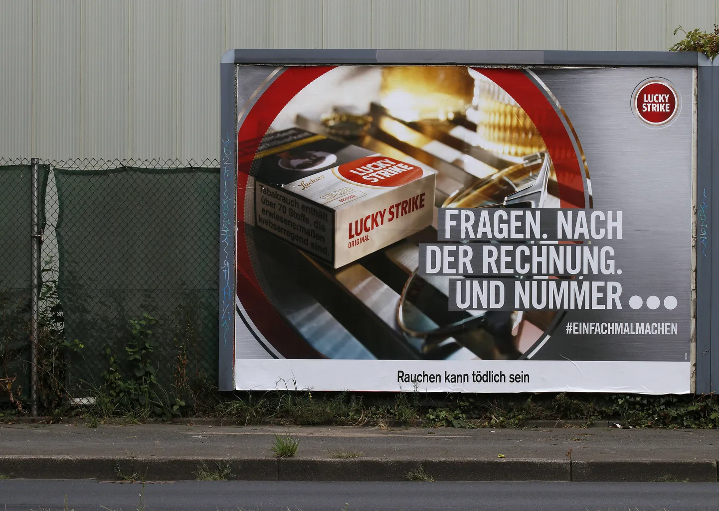Sigaretibrändi Lucky Strike välireklaam Düsseldorfis 2019.
