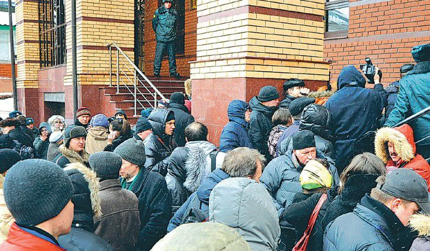 На прошлой неделе многие жертвы полицейского произвола или их родственники хотели встретиться с членами Следственного комитета, которые приехали в Казань из Москвы, чтобы передать им свои жалобы.