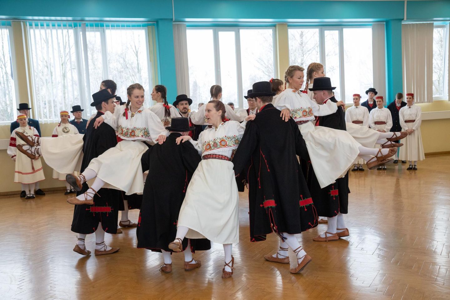 9. veebruaril oli Viljandis tansupeole pääseda soovijatele eelproov. Fotol rahvatantsurühm Vabajalg, kes valiti tantsupeole esinema.