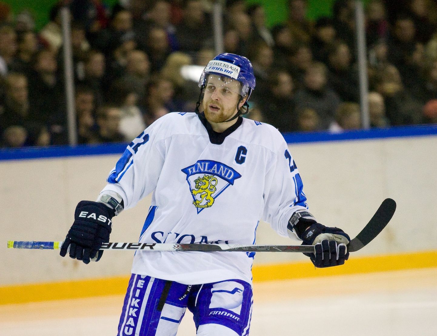 2010. aasta aprillis tegi Leo Komarov Tallinnas kaasa Soome ja Eesti sõpruskohtumises.