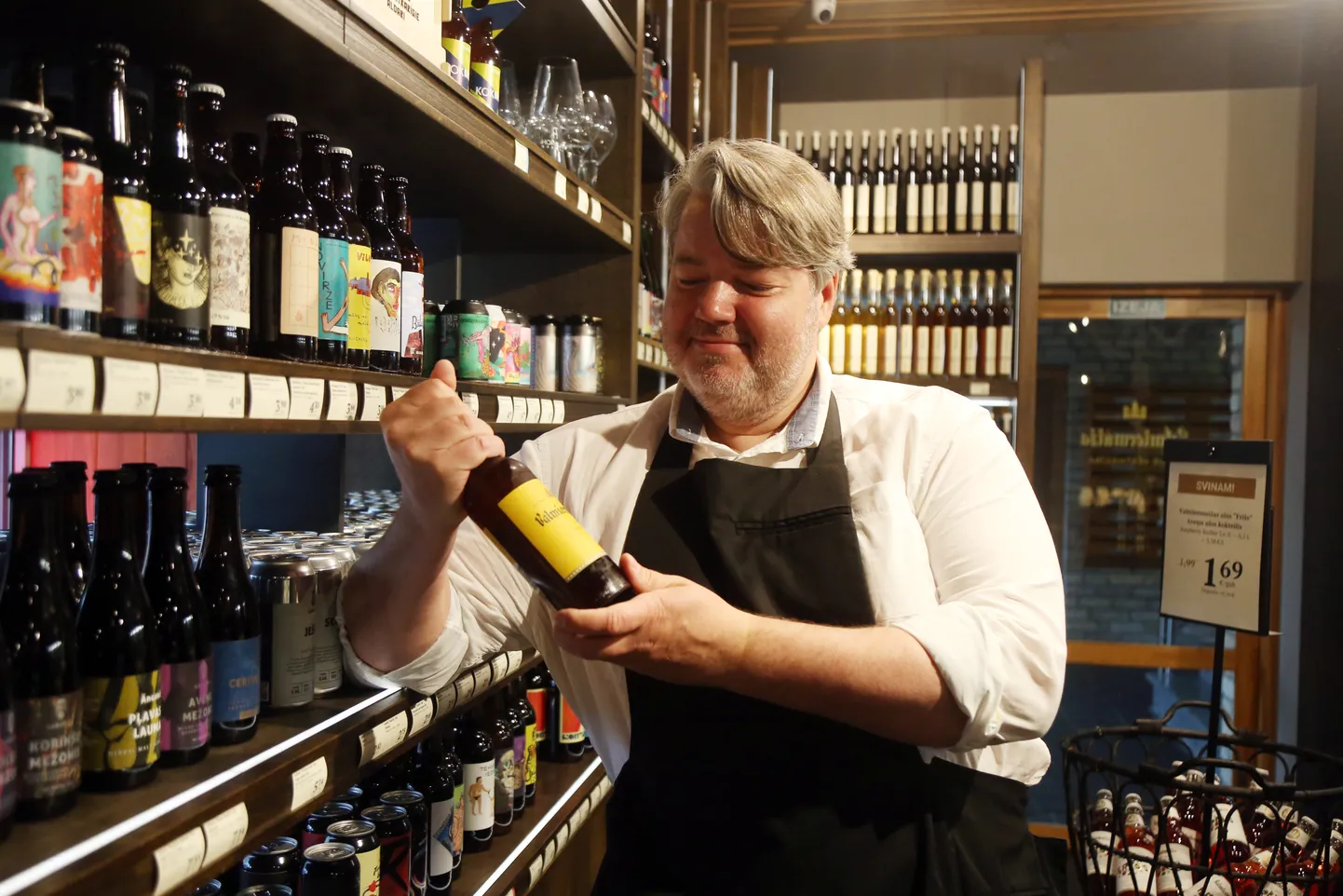 Alus darītavas "Valmiermuiža" saimnieks un sertificēts alus someljē Aigars Ruņģis.