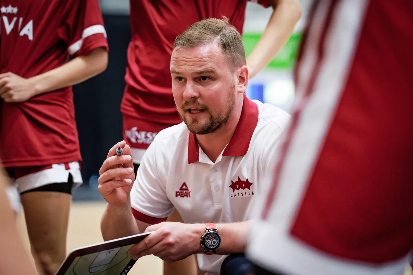Basketbola treneris Matīss Rožlapa