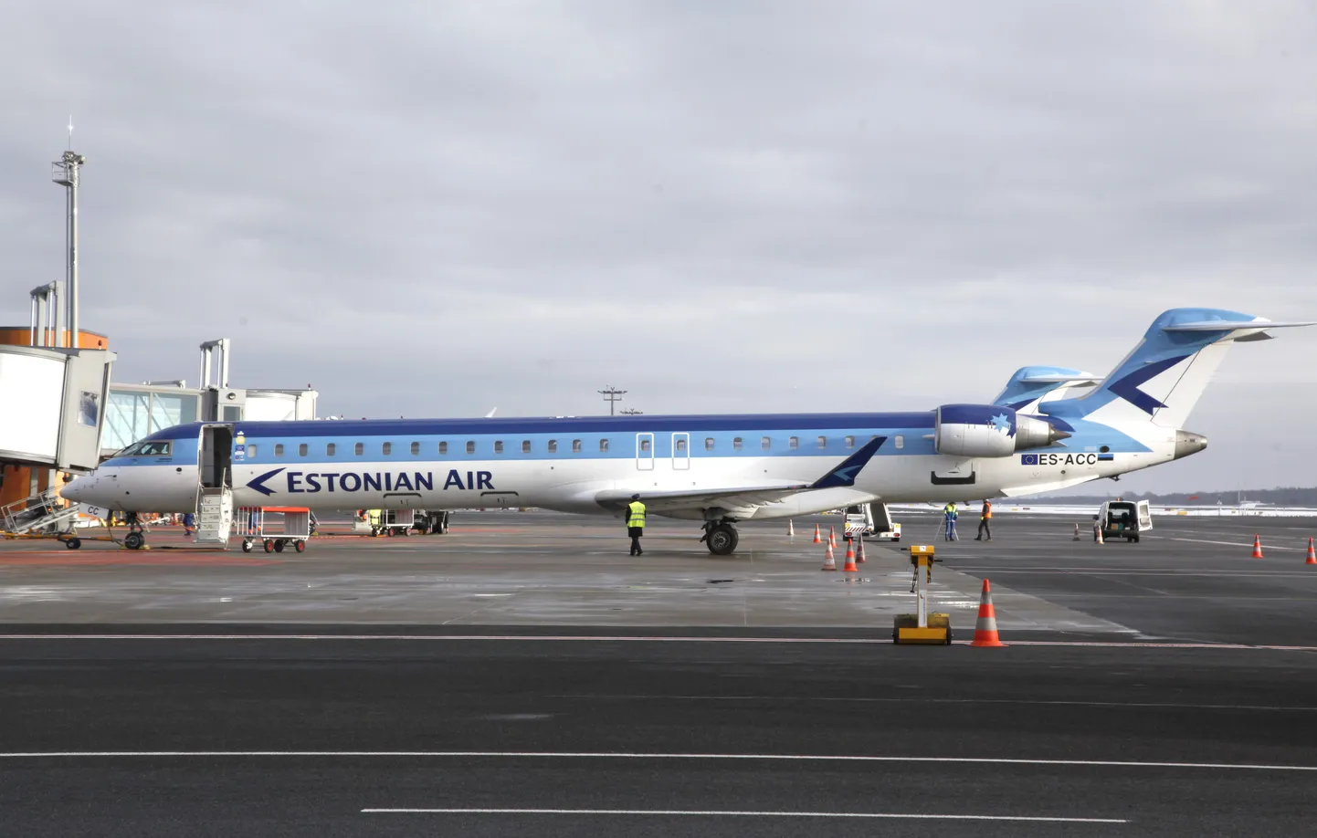 Estonian Air lennukid Tallinna Lennujaamas.