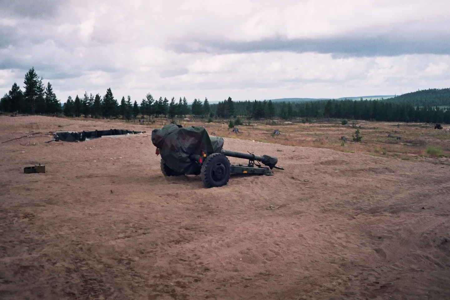122 mm haubits rännakasendis.