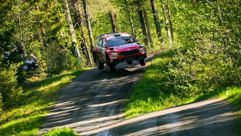 VIDEO ⟩ Grönholm tegi Jyväskylä rallil ränga avarii